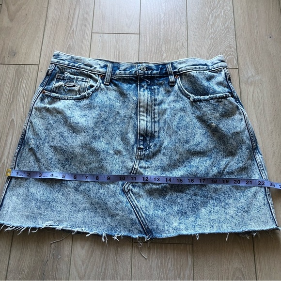 Abercrombie & Fitch Light Wash Blue Denim Mini Skirt - Picture 10 of 10